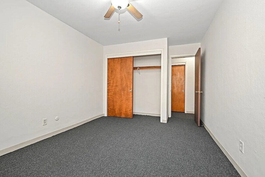Building Photo - 515 5th St SE
