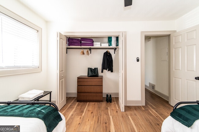 Building Photo - 907 White St SW