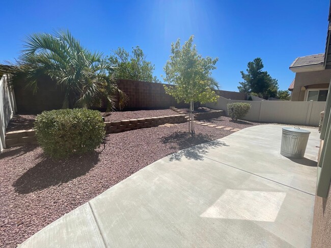 Building Photo - Apple Valley-Del Web Home, 2 Bedrooms,2 Ba...