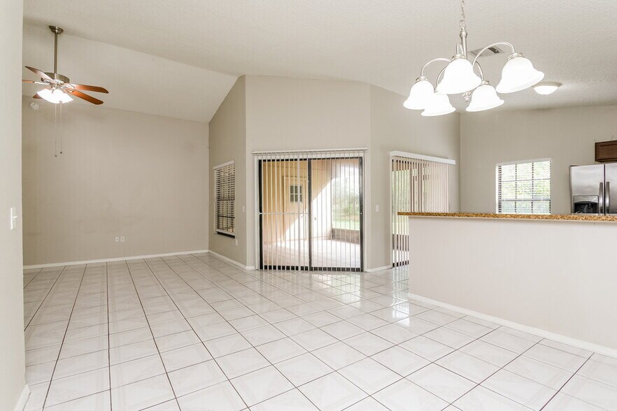 Building Photo - 1657 Sunburst Way