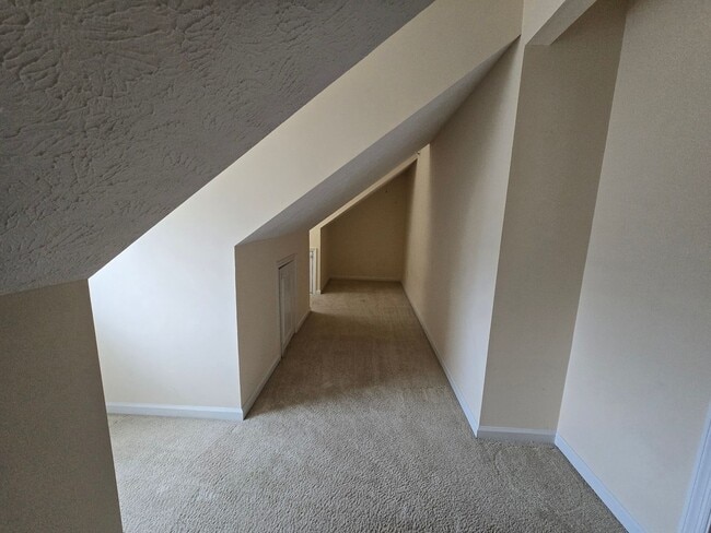 Building Photo - 504 Georgetown~ Lake Shore