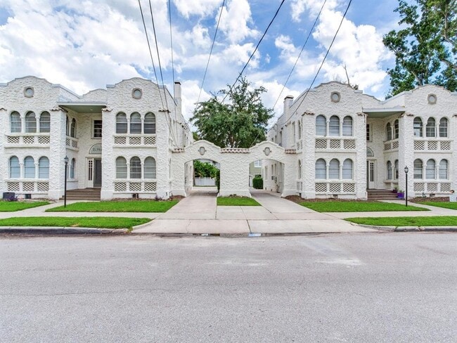 Building Photo - 2114 W Dekle Ave