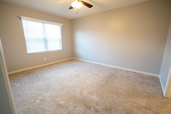 Building Photo - 1401 SE Portillo Rd