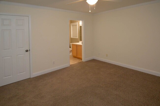 Building Photo - 332 Wyndhurst