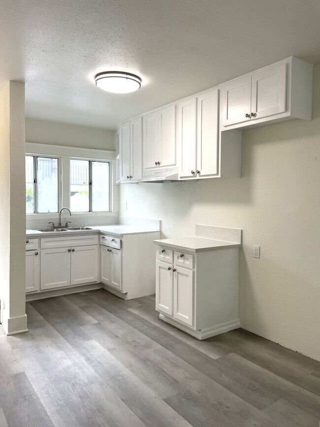 Building Photo - 469
