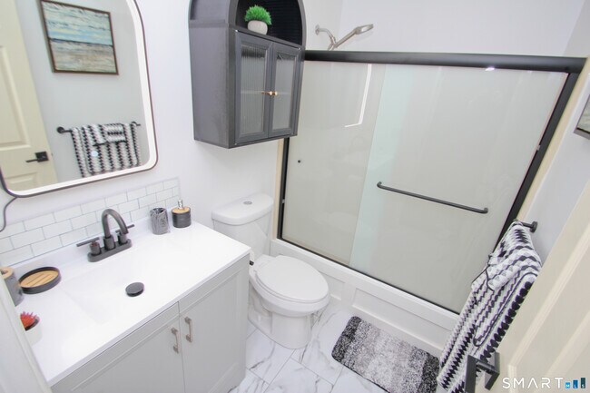 Building Photo - 1 Concorde Way