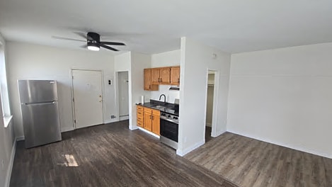 Building Photo - 123 Iowa Ave