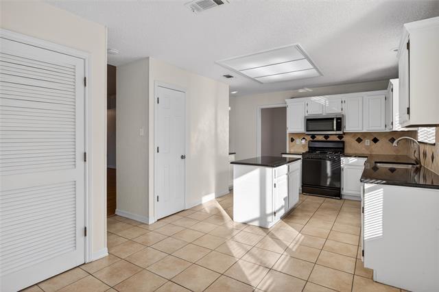 Building Photo - 1302 Silver Maple Dr