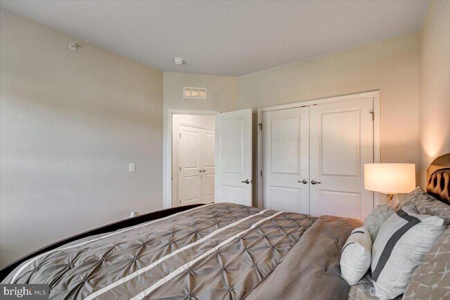 Building Photo - 3550 Briarwood Dr