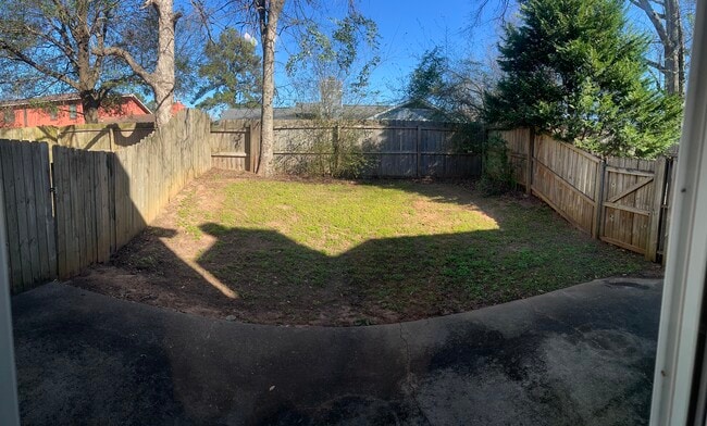 Building Photo - 160 Commons Dr