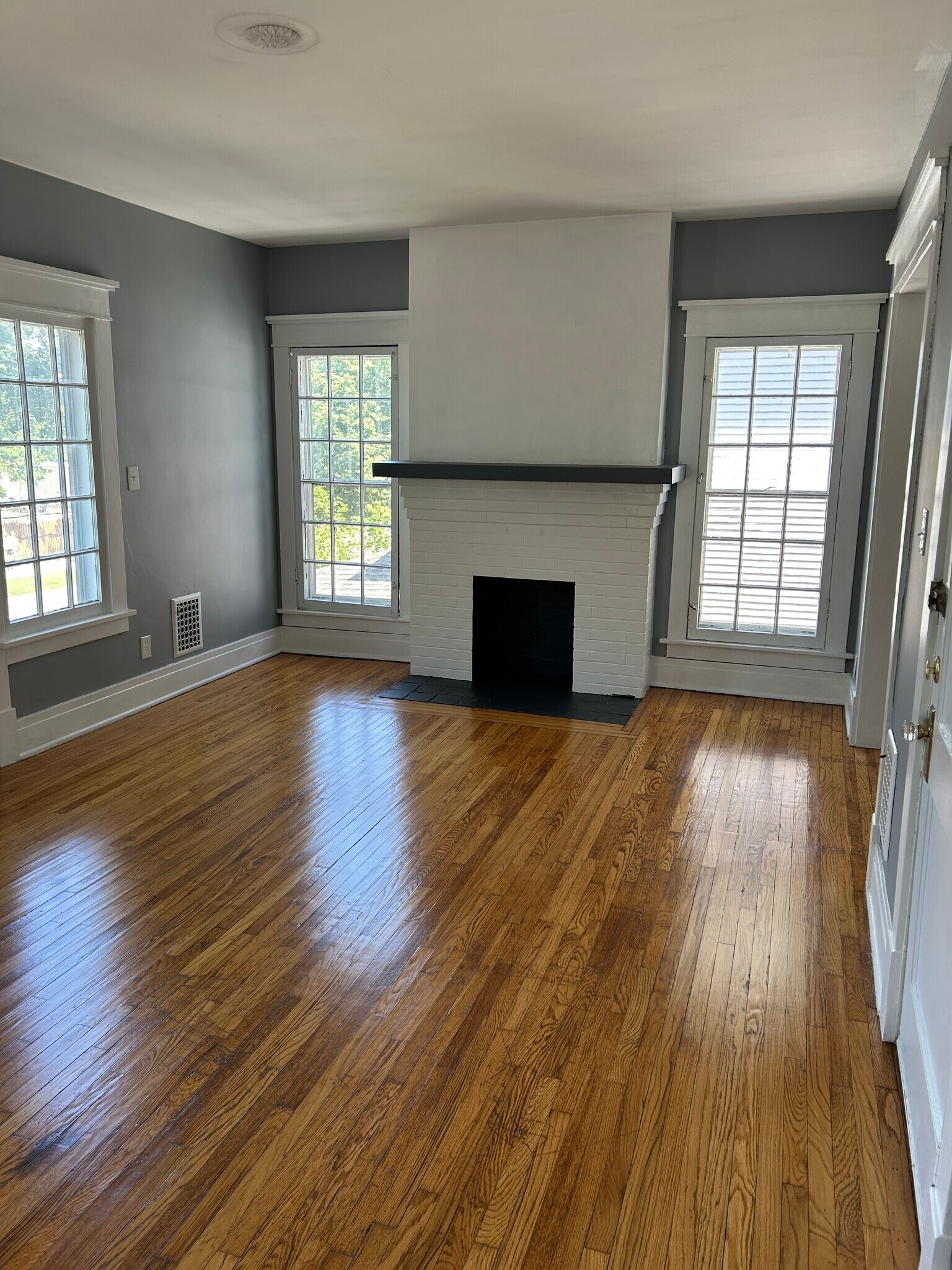 Building Photo - 267 Parkside Ave