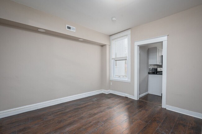 Building Photo - Newly Renovated 3 Bedroom in Charming Balt...