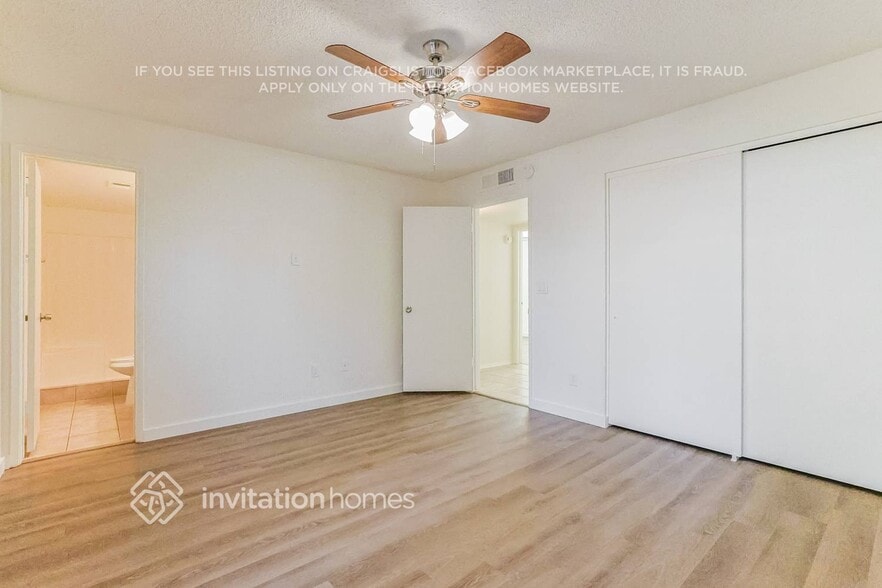 Building Photo - 512 N Los Feliz Dr