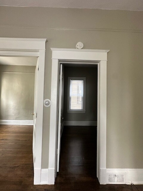 Building Photo - 919 E Clarke St