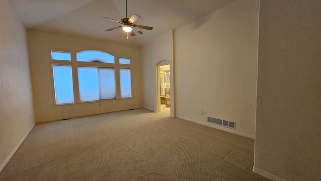 Building Photo - Executive Ranch in the Broadlands