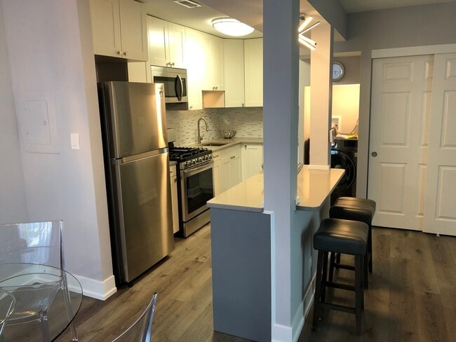 Building Photo - 140 Central Ave