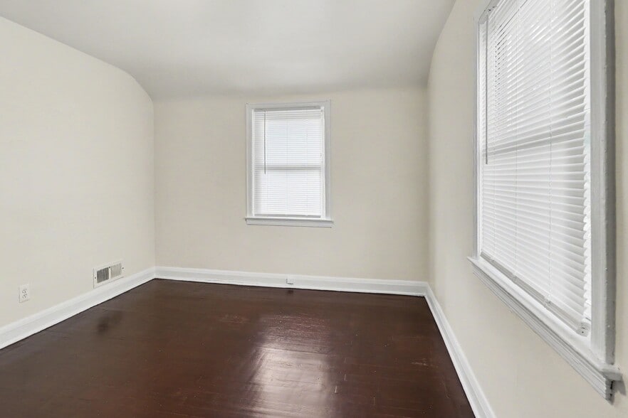 Building Photo - 3219 Taylor Ave