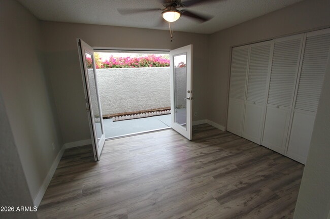 Building Photo - 850 S River Dr