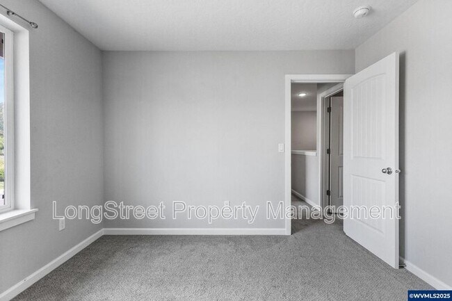 Building Photo - 7177 SE Sarah Dr