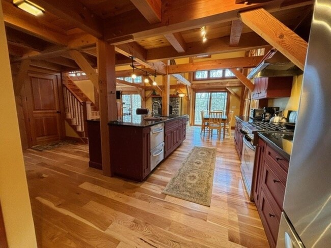 Building Photo - 62 Heights Rd