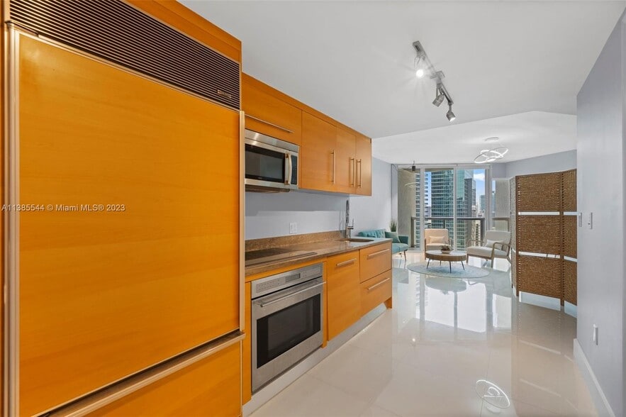 Building Photo - 475 Brickell Ave