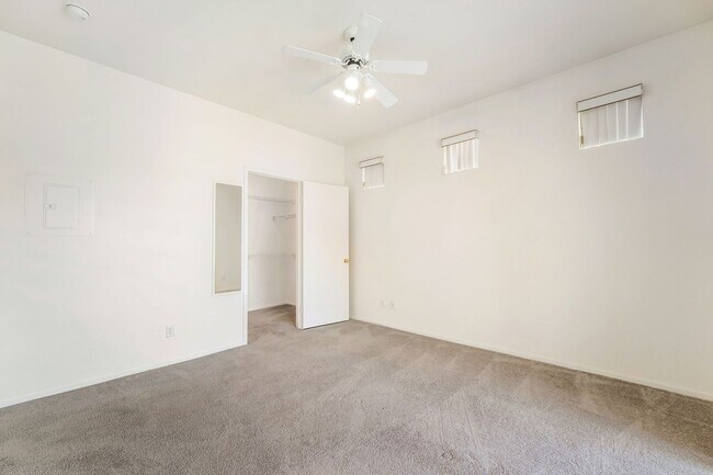 Building Photo - 251 S Green Valley Pkwy