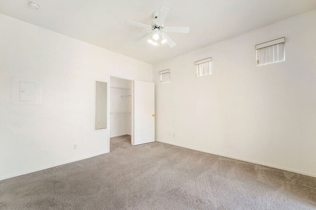 Building Photo - Resort-Style Condo Living in the Heart of Green Valley!