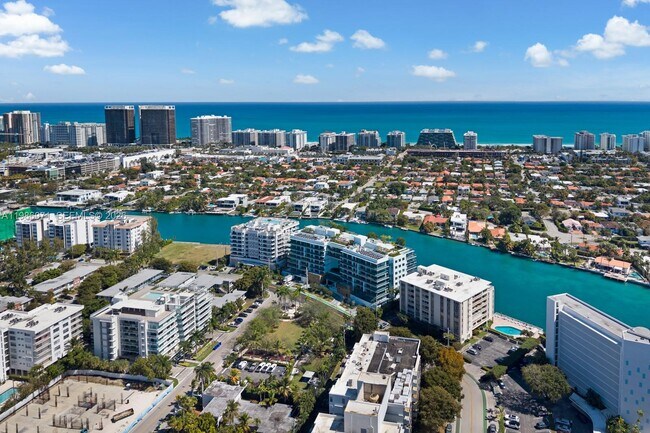 Building Photo - 9221 E Bay Harbor Dr