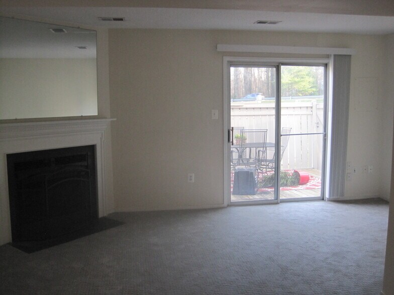 Building Photo - 2470 Ridgehampton Ct