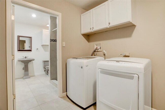 Building Photo - 10202 Raritan Dr