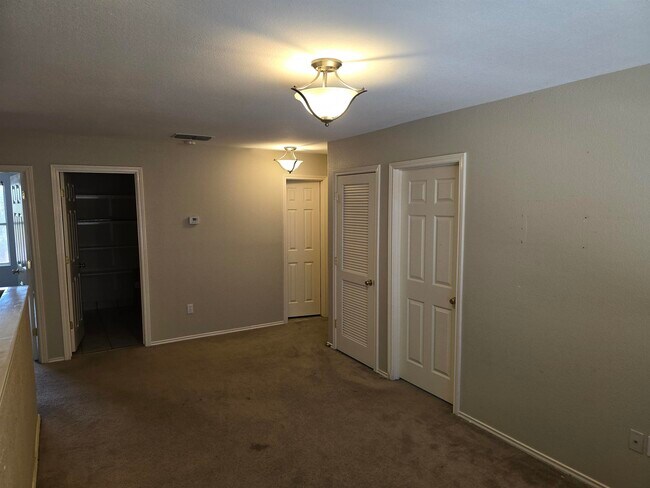 Building Photo - 2987 Temple Dr