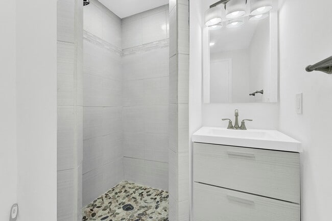 Building Photo - 5921 NE 15th Ave