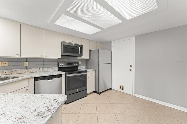 Building Photo - 6021 Windhover Dr