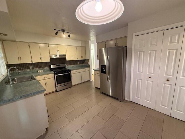 Building Photo - 2680 Bay Leaf Dr