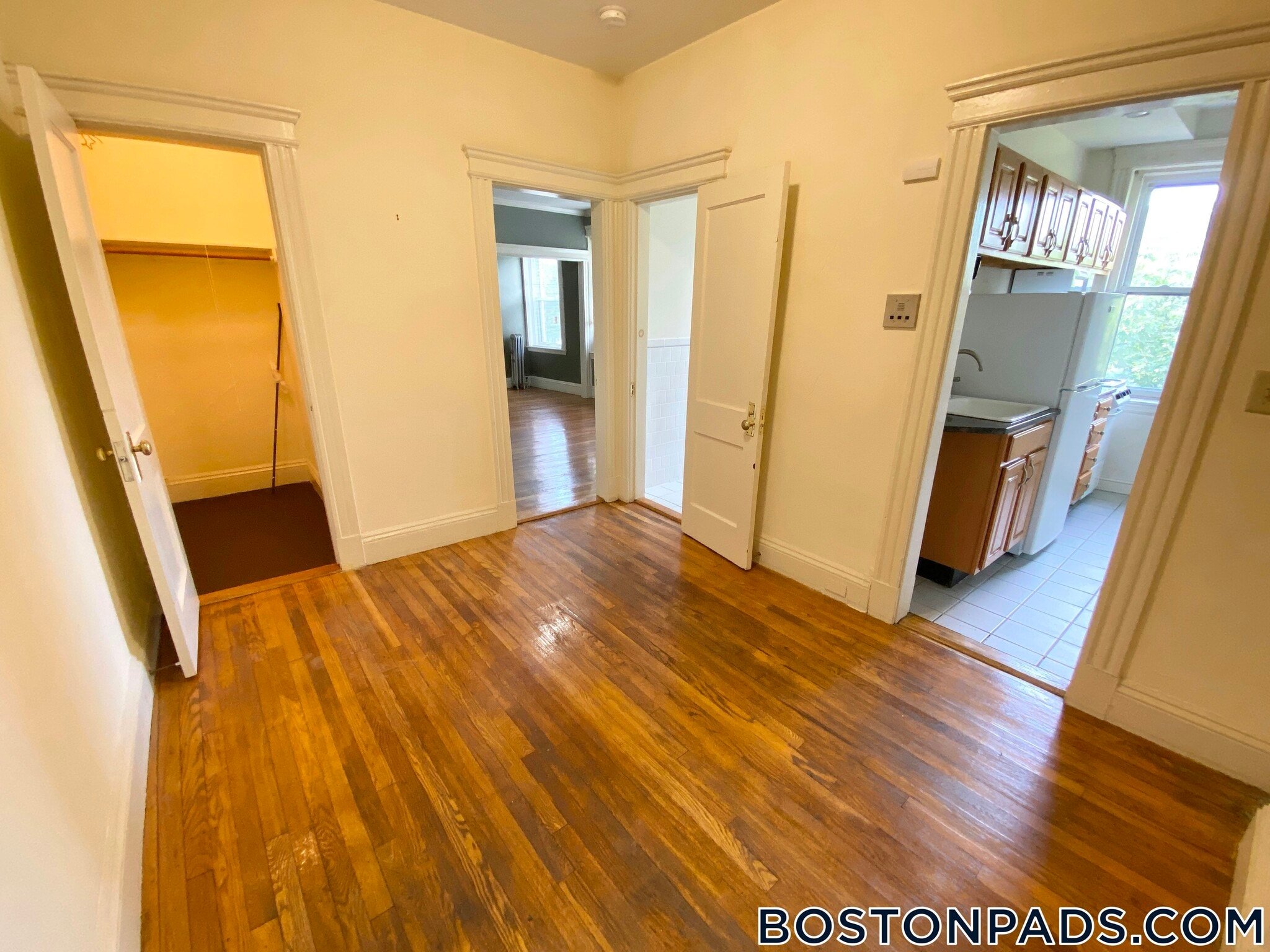 Building Photo - 195 Park Dr