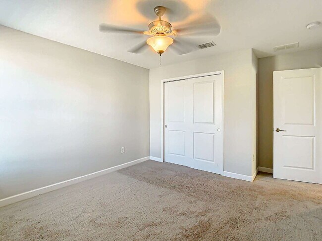 Building Photo - 925 Terra Vista St