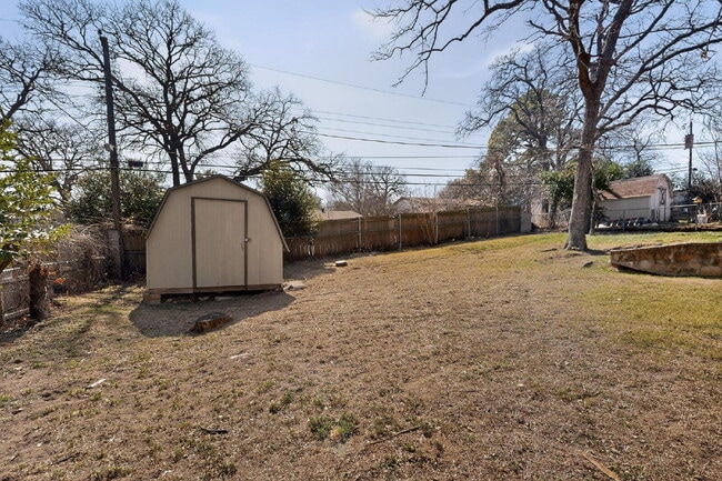 Building Photo - Charming 3-Bed Near TCU