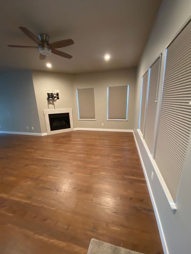 Building Photo - Newer Home - 3 Bedroom - 2 Bath - Corvallis