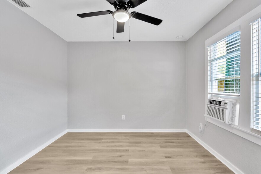 Master Bedroom - 1485 Hamlet Ave