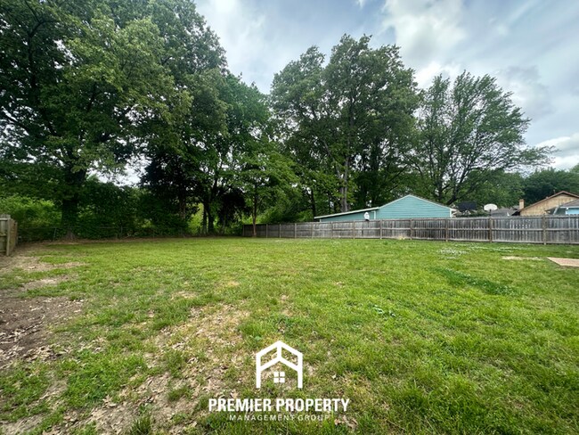 Building Photo - Modern 3BR/2BA Bartlett Area Home | Brick Fireplace & Spacious Fenced Yard