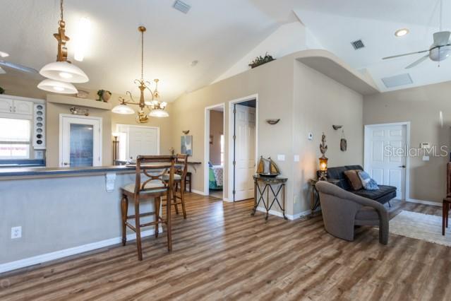 Building Photo - 497 Grandview Ave