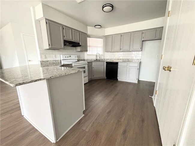 Building Photo - 2839 Adrian Ave