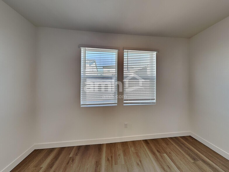 Building Photo - 4727 85th Dr NE