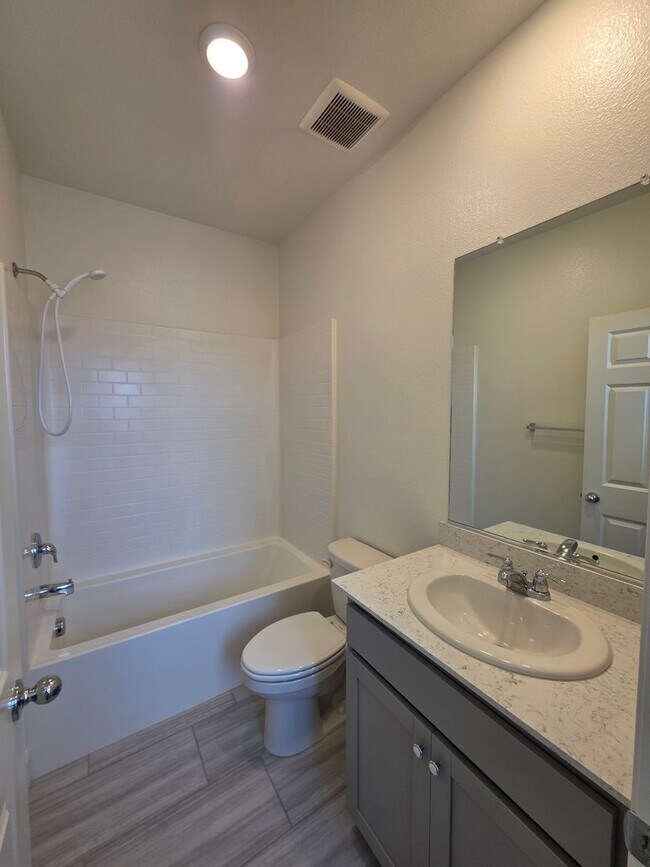 Building Photo - Newer 5 Bedroom 4.5 Bathroom in SE Visalia!! Coming soon!!