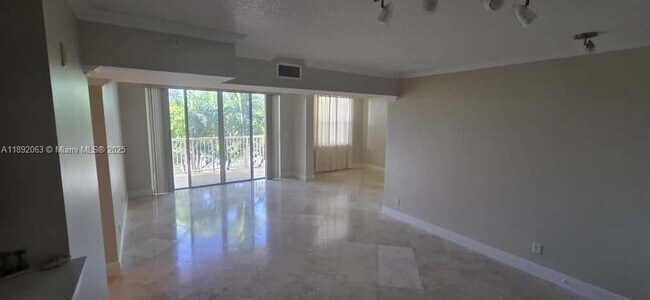 Building Photo - 509 E Sheridan St