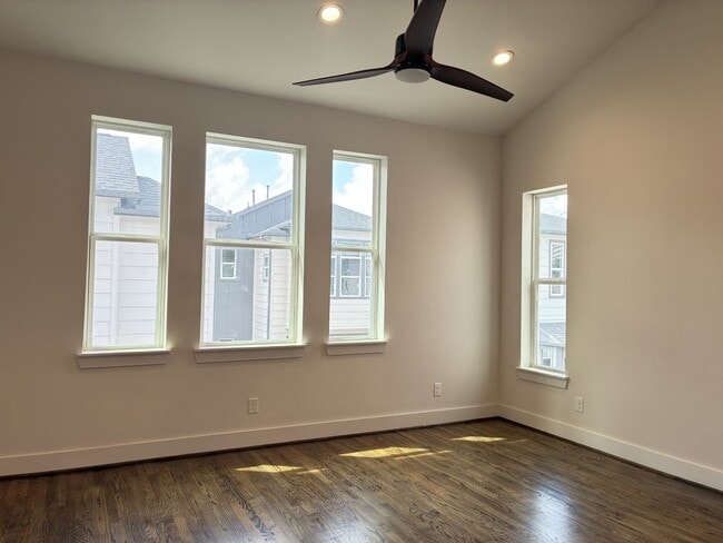 Building Photo - For Lease | 3 Bed, 3.5 Bath | 2,139 Sq Ft | Timber Heights Village |