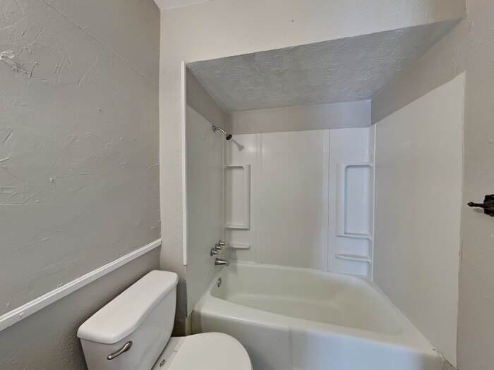 Building Photo - 1201 Saturn Dr