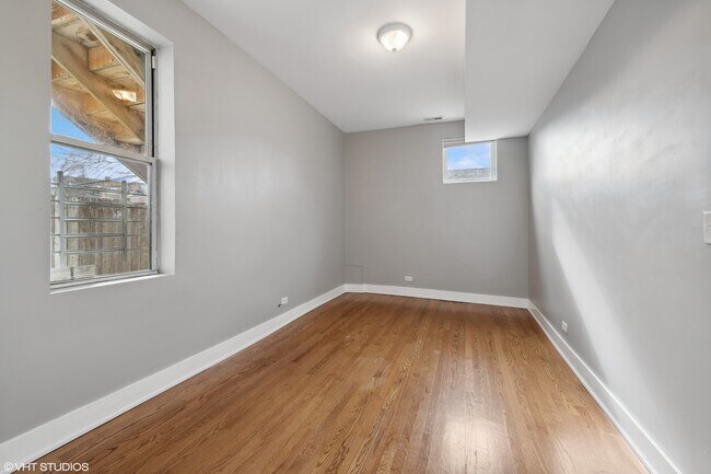 Building Photo - 3659 W Shakespeare Ave