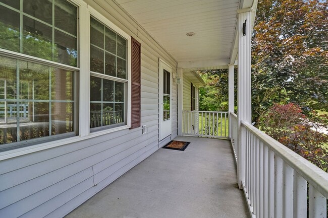 Building Photo - 2 bedroom / 2 bath + bonus room located in...