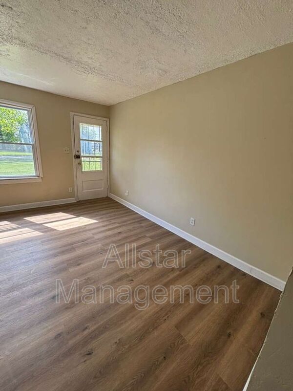 Building Photo - 938 S Central Dr